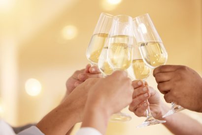 Thumbnail for Jaki alkohol wybrać na wesele? Przegląd najpopularniejszych polskich wódek